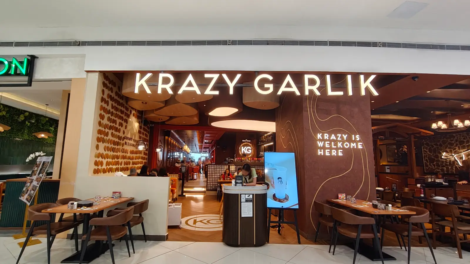KRAZY GARLIK in SM Mall of Asia